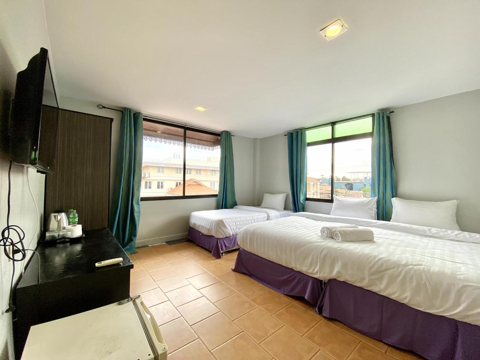 Beachwalk Minotel Patong ภายนอก รูปภาพ